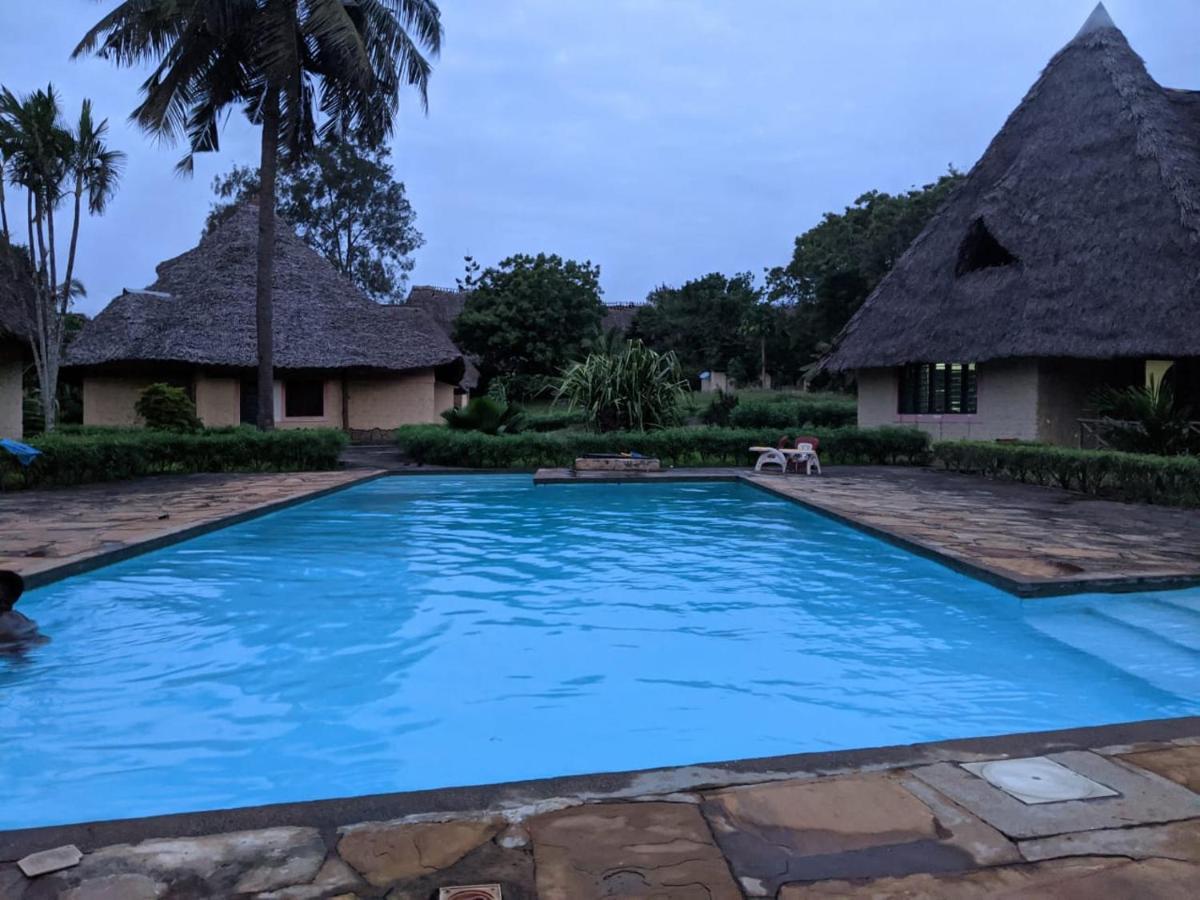 Malaika Holiday Villas 迪亚尼海滩 外观 照片