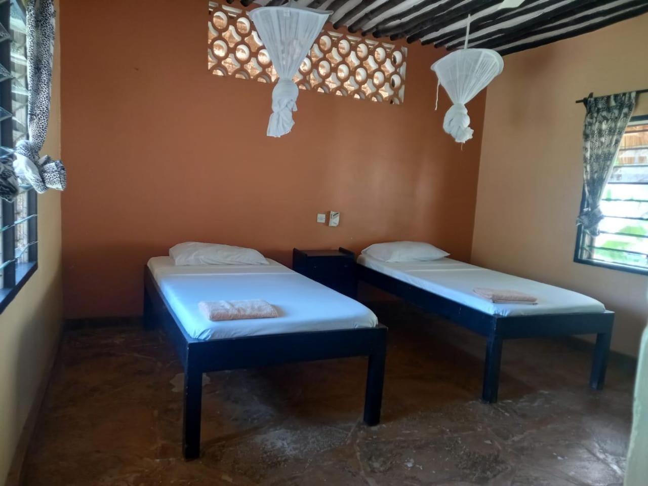 Malaika Holiday Villas 迪亚尼海滩 外观 照片