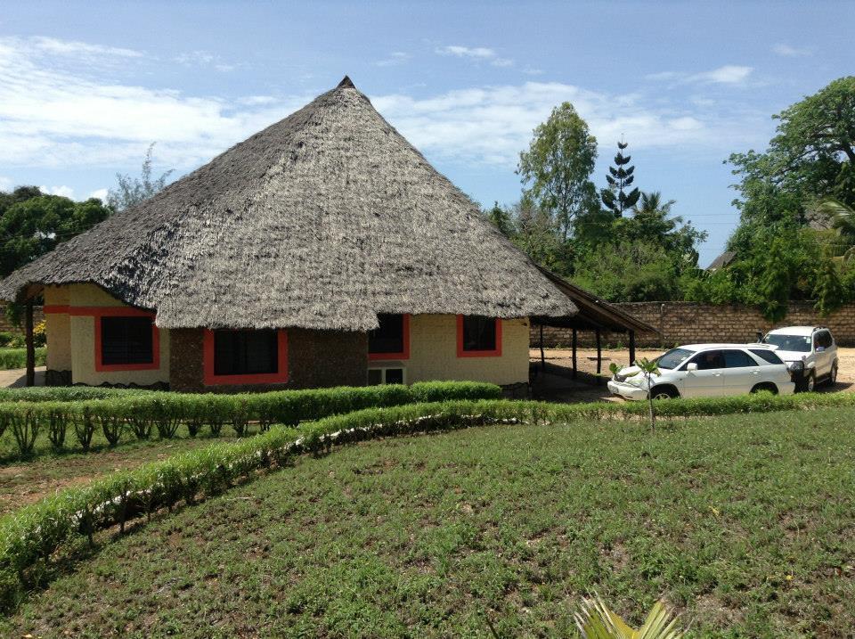 Malaika Holiday Villas 迪亚尼海滩 外观 照片