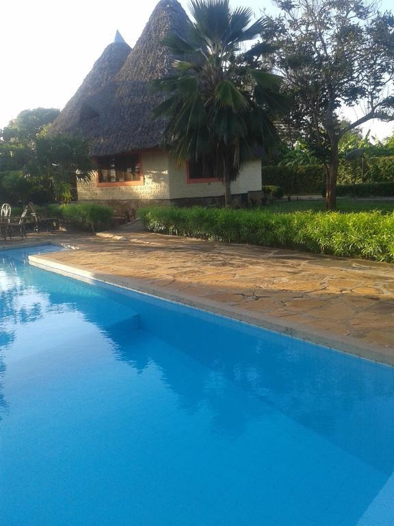 Malaika Holiday Villas 迪亚尼海滩 外观 照片