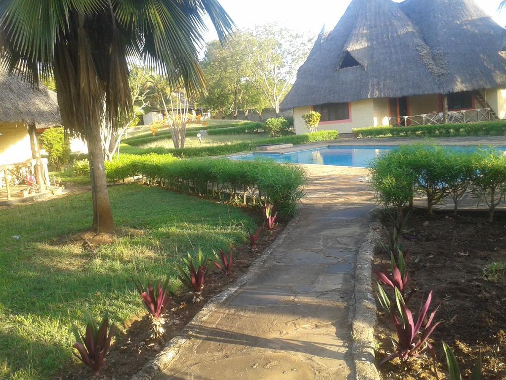Malaika Holiday Villas 迪亚尼海滩 外观 照片
